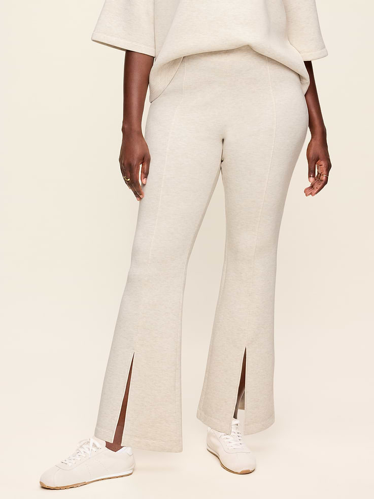 L'image numéro 6 présente Pantalon jambe évasée à taille haute en molleton raffiné