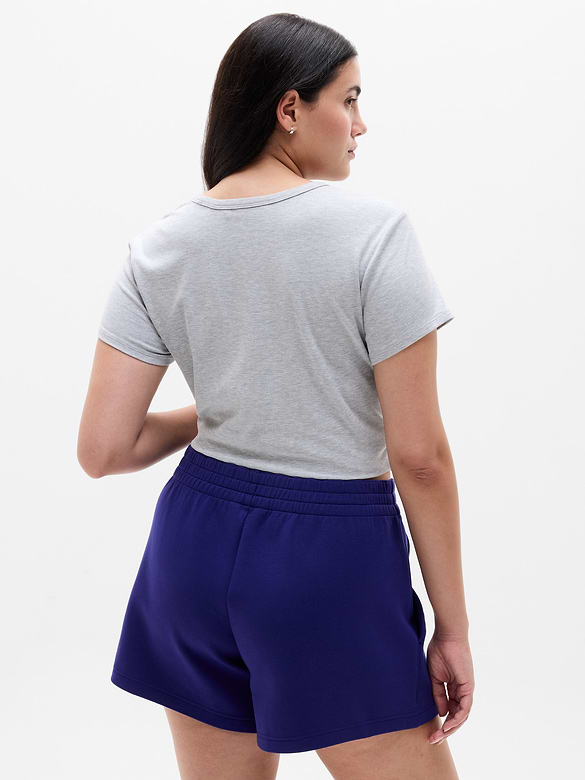 Form Knit Mid Rise 6" Short