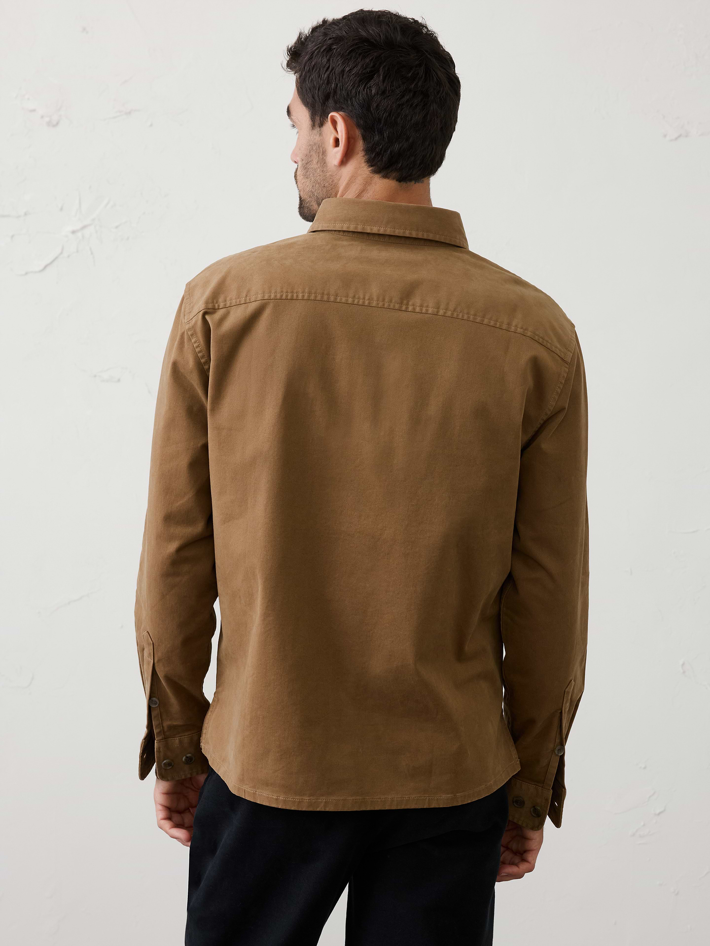 L'image numéro 2 présente Surchemise coupe standard classique en sergé de coton