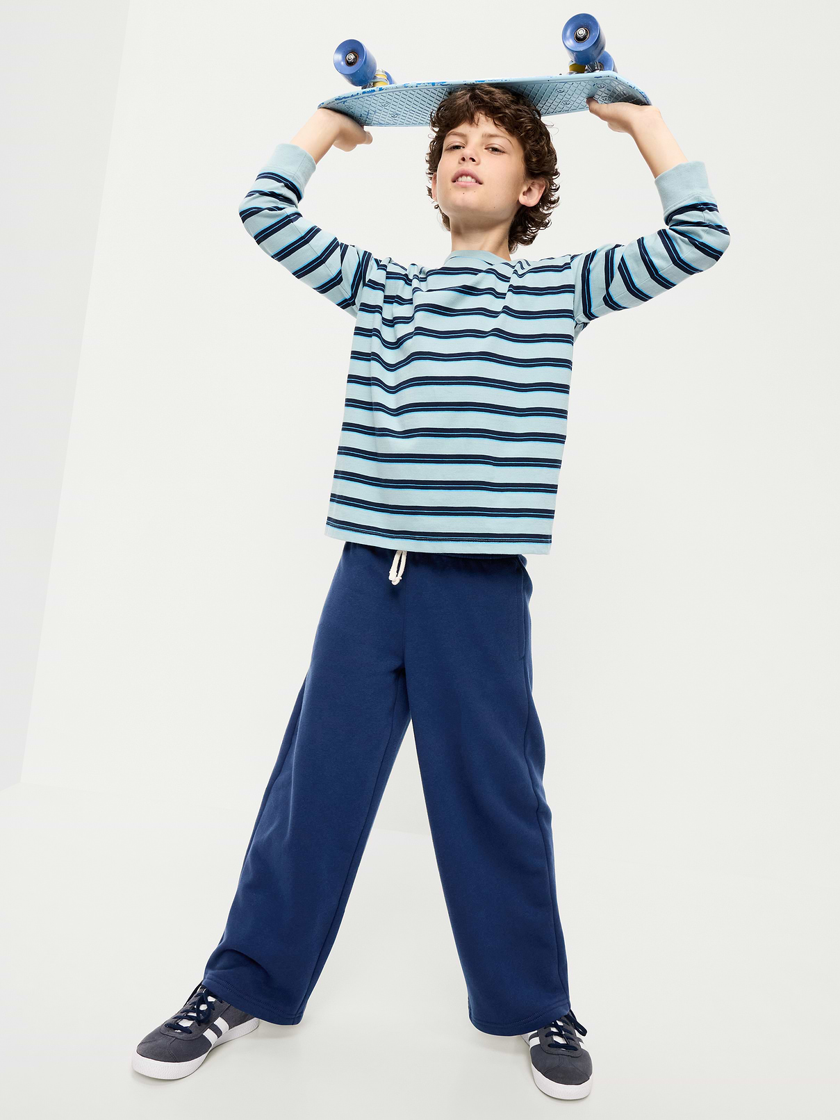 L'image numéro 3 présente Pantalon en coton ouaté coupe très généreuse pour garçon