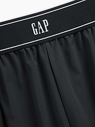 L'image numéro 5 présente Pantalon confort à plis à logo GapFit