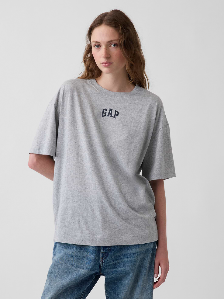 Image 1 of 5, Soft cotton jersey T-shirt. In an oversized fit and longer length., Crewneck., Elbow sleeves with drop shoulders., Gap logo at front., Made with 100% organically grown cotton, which is grown without the use of synthetic pesticides and fertilizers., Product #1185080