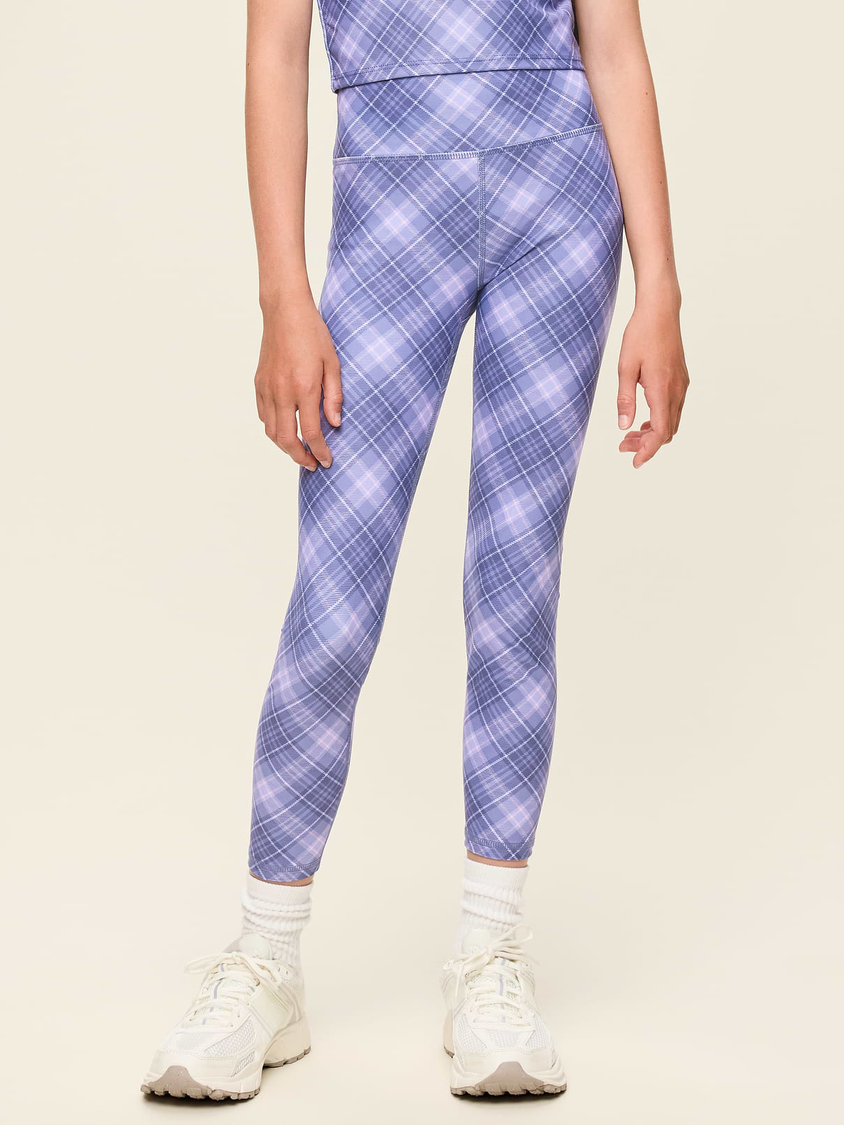 L'image numéro 1 présente Legging PowerSoft longueur 7/8 à taille haute avec poches latérales pour fille