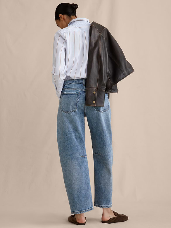 Mid-Rise Barrel Crop Jean