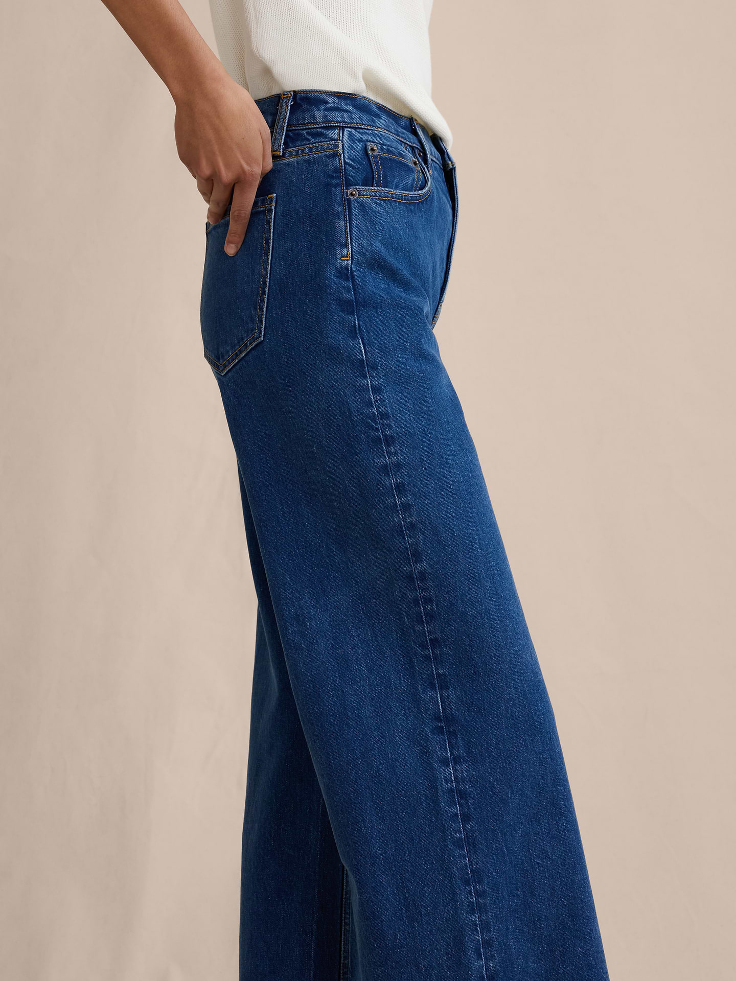 L'image numéro 4 présente Le célèbre jean classique à jambe large