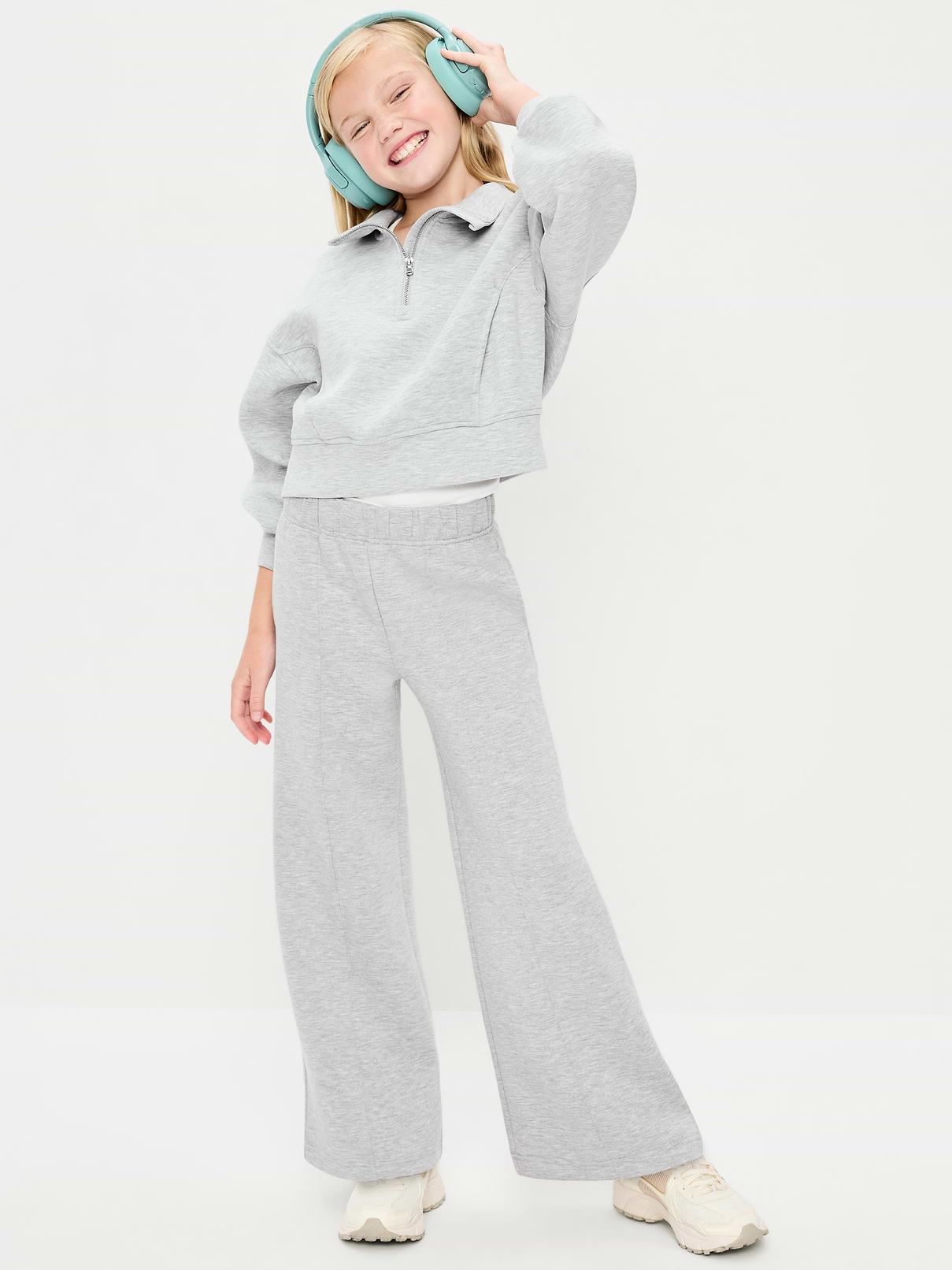 L'image numéro 3 présente Pantalon jambe large à taille haute en molleton raffiné pour fille
