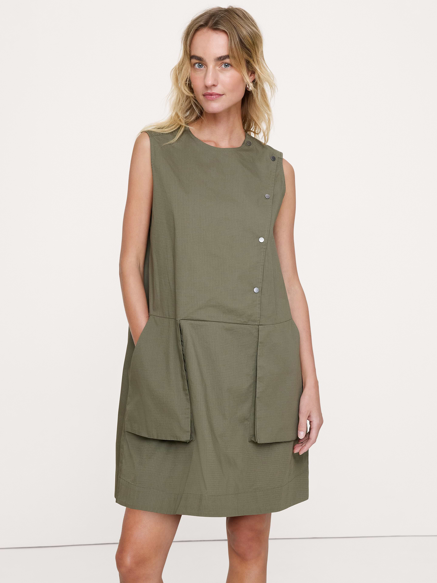 L'image numéro 4 présente Robe utilitaire courte en coton extensible