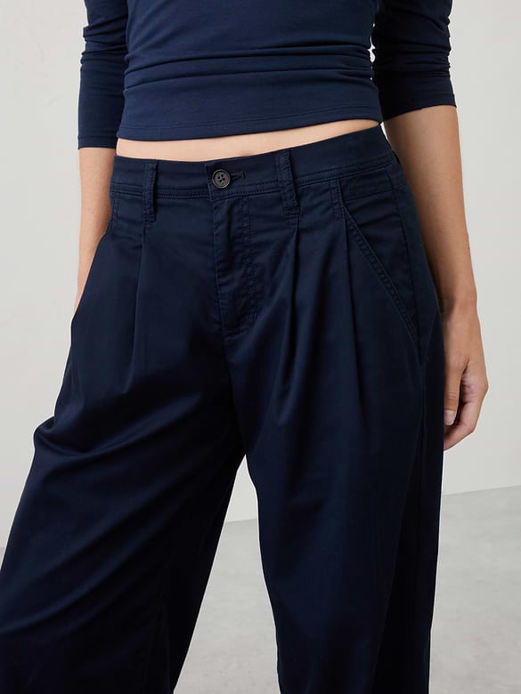 Straight Mid-Rise Twill Pleated Pant