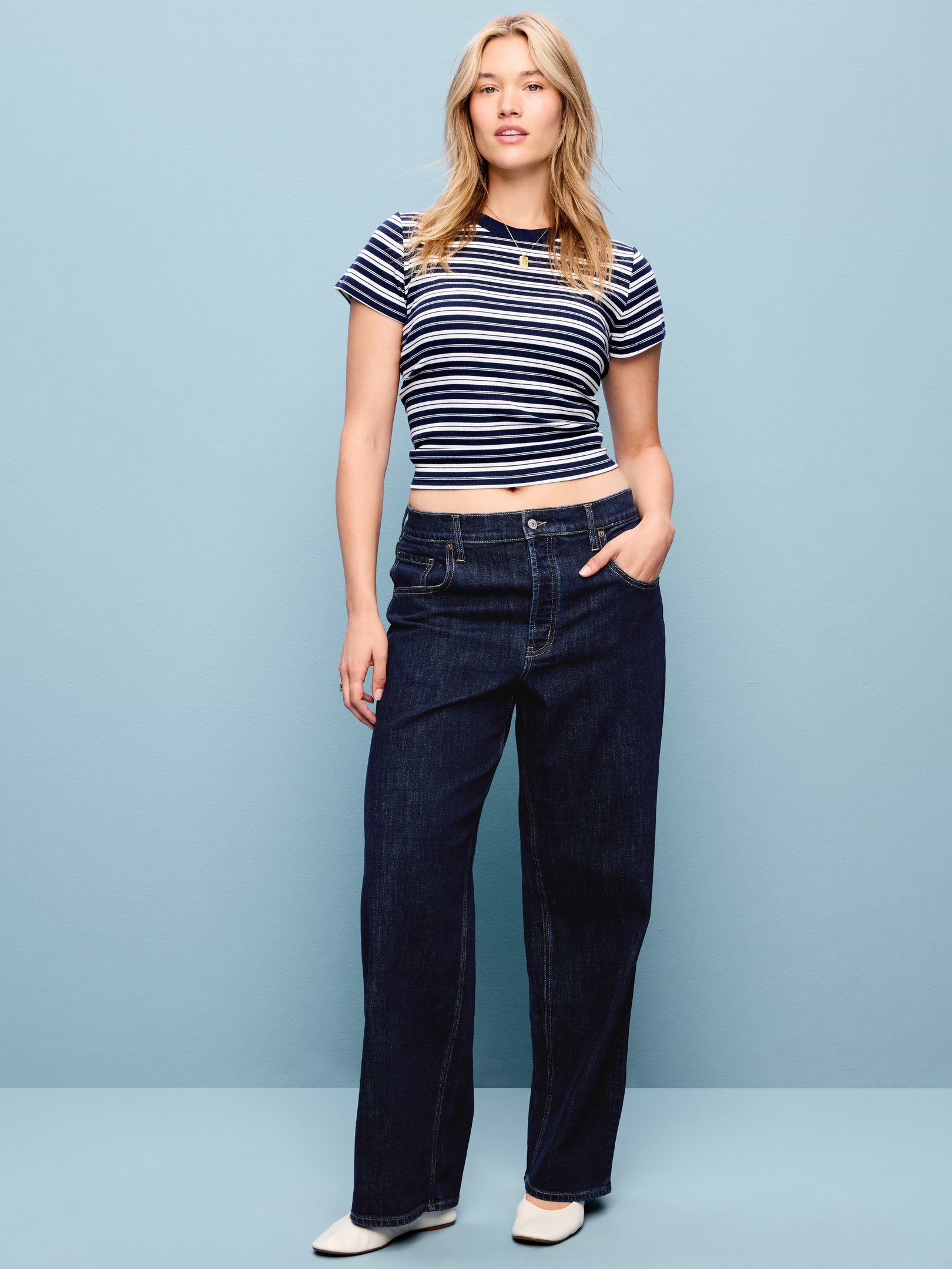 L'image numéro 1 présente Jean coupe détendue jambe large à taille mi-basse
