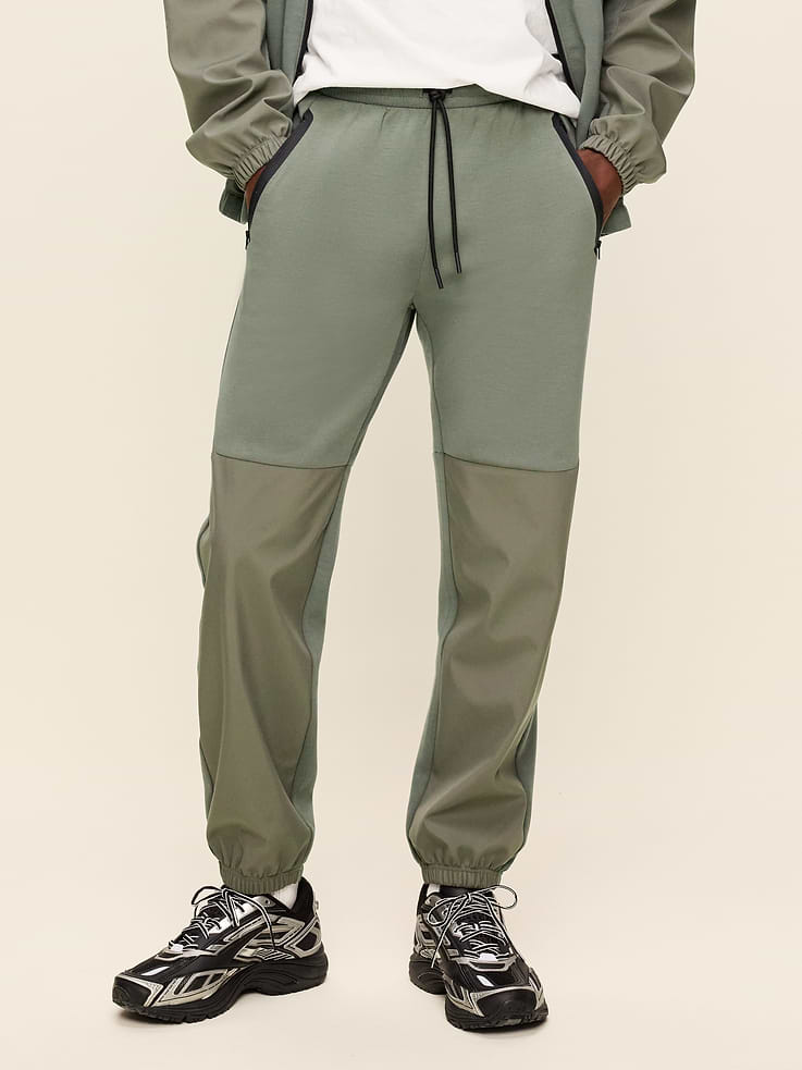 L'image numéro 1 présente Pantalons de jogging en Molleton dynamique
