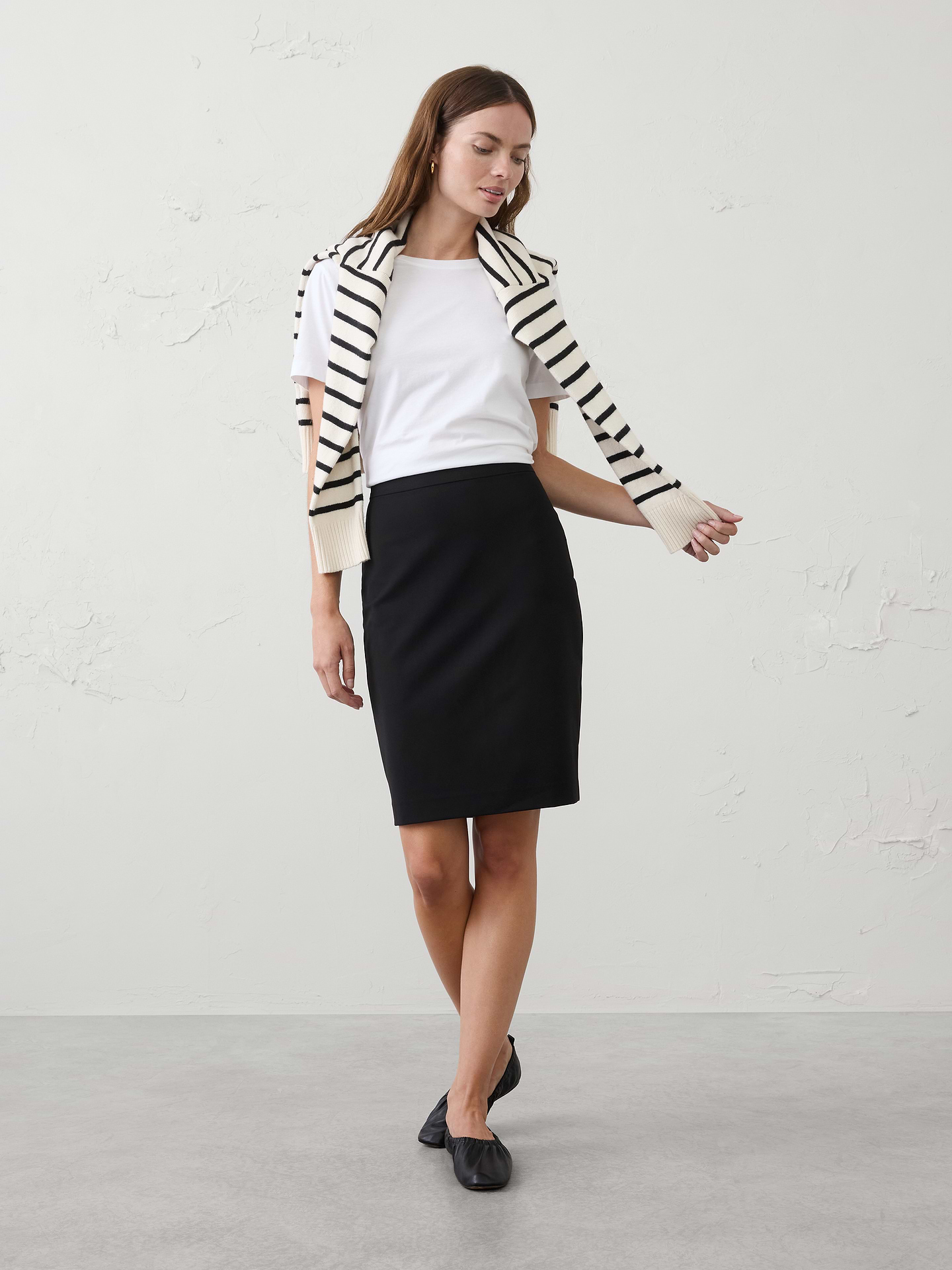 Image 1 of 4, Our best‑selling work skirt returns in our Sculpted Stretch fabrication, offering the perfect balance of softness, structure, and comfort. Designed to coordinate effortlessly with suiting blazers, it makes creating polished, mix‑and‑match looks easier than ever., SUSTAINABILITY: Made with 67% recycled polyester., High rise waistband., Smooth front., Fitted through the waist and hips., Invisible back zipper closure., Center back vent., Made exclusively for Banana Republic Factory., Product #1179595