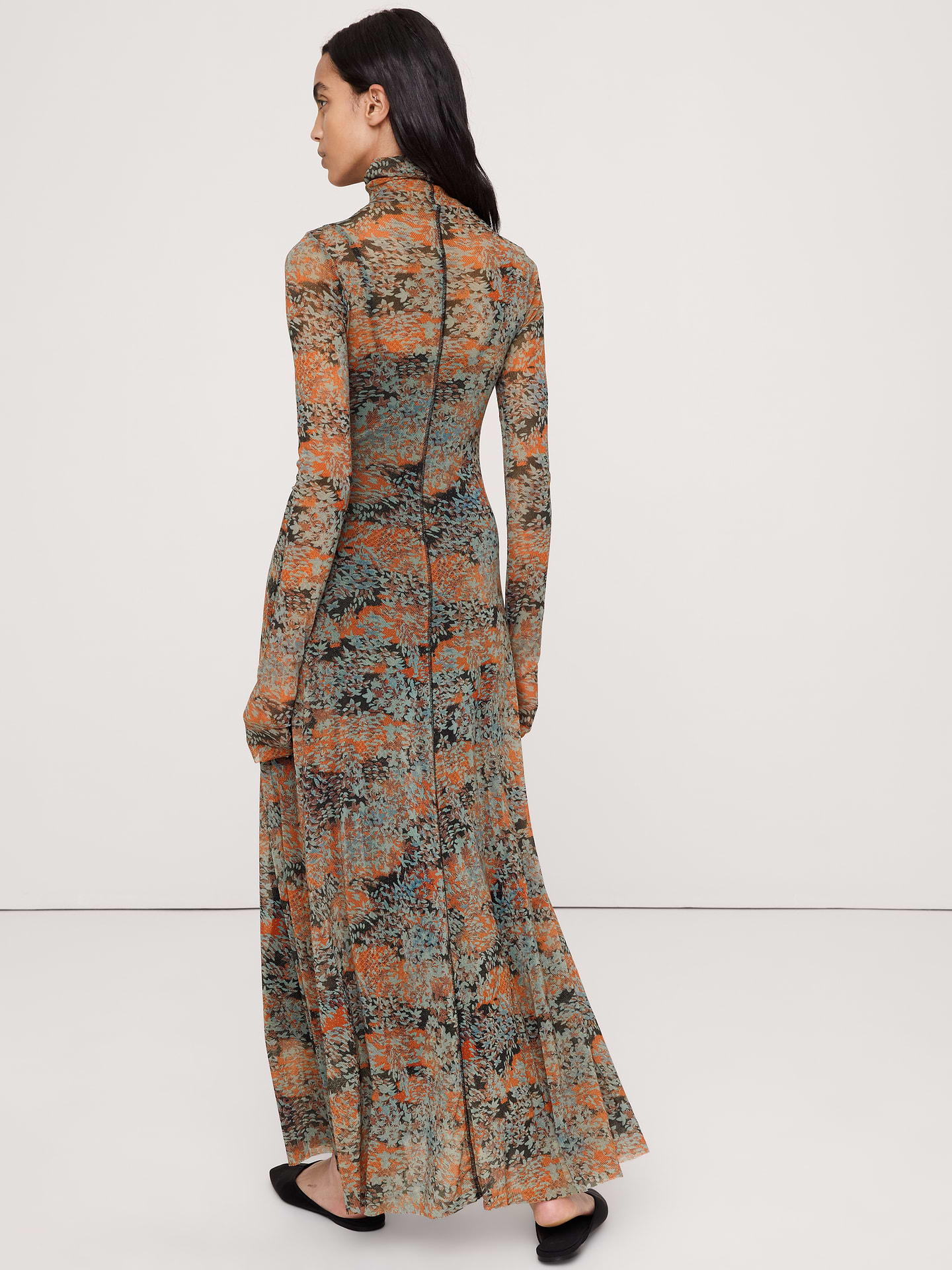 L'image numéro 3 présente Robe longue en tissu à mailles à manches longues