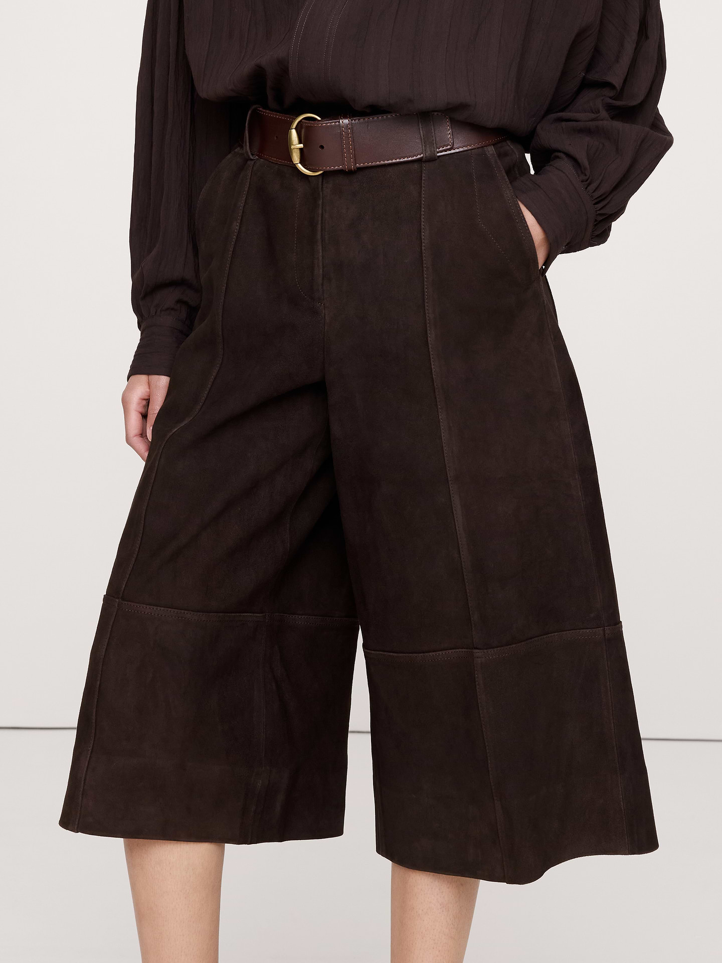 L'image numéro 5 présente Jupe-culotte à taille haute en suède