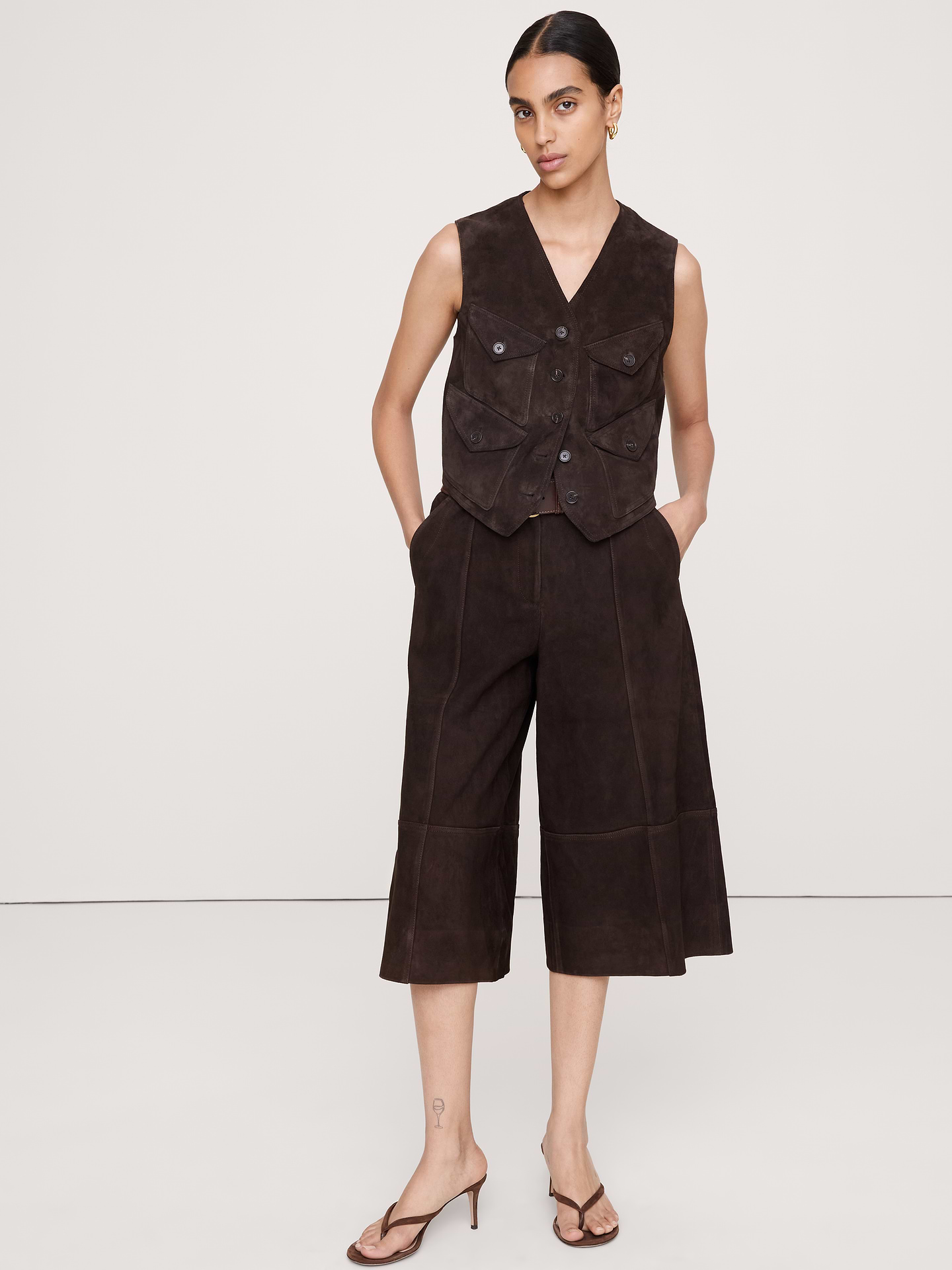 L'image numéro 3 présente Jupe-culotte à taille haute en suède