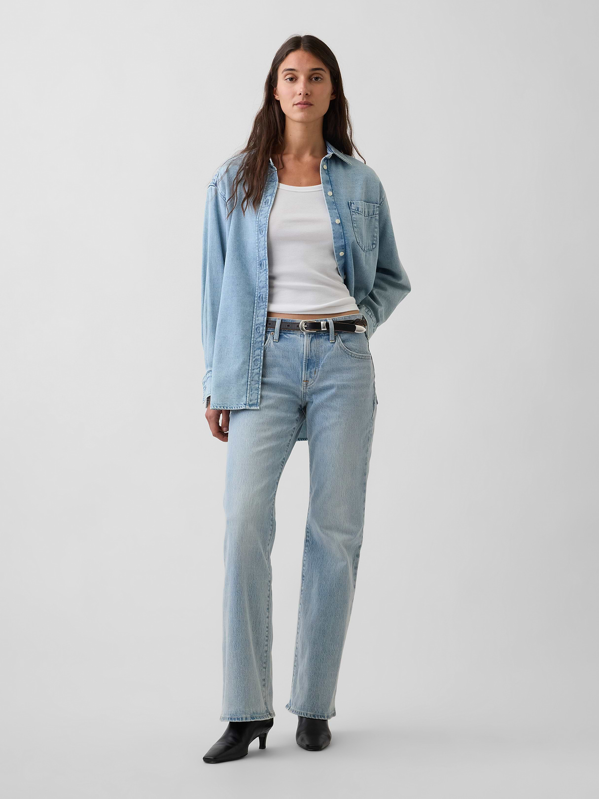 Mid Rise Relaxed Flare Jeans - Light wash by Gap