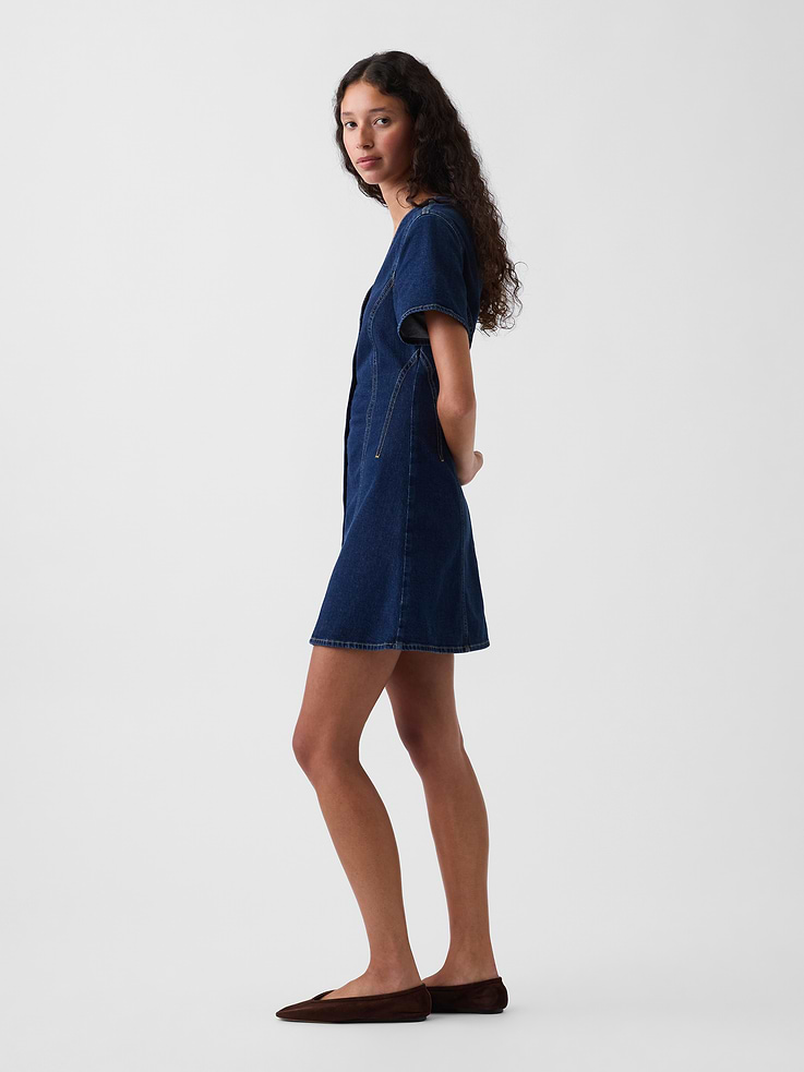 L'image numéro 3 présente Robe courte en denim à encolure en V