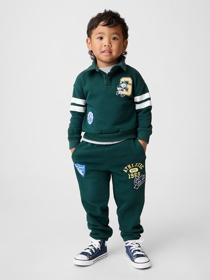 L'image numéro 1 présente Pantalon en coton ouaté VintageDoux à logo de style universitaire pour Bébé et Tout-petit