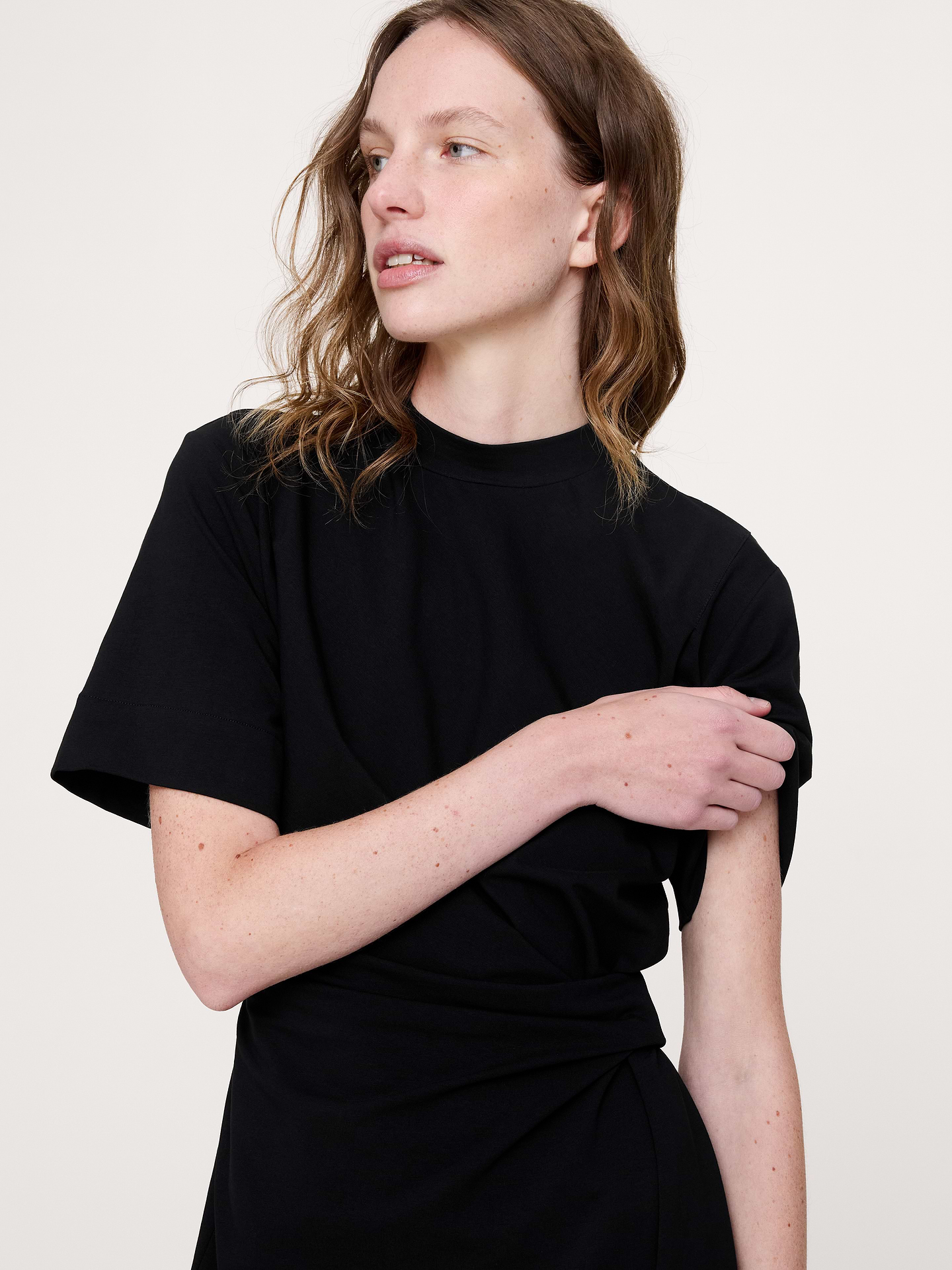 L'image numéro 4 présente Robe mi-longue à encolure montante en coton extensible