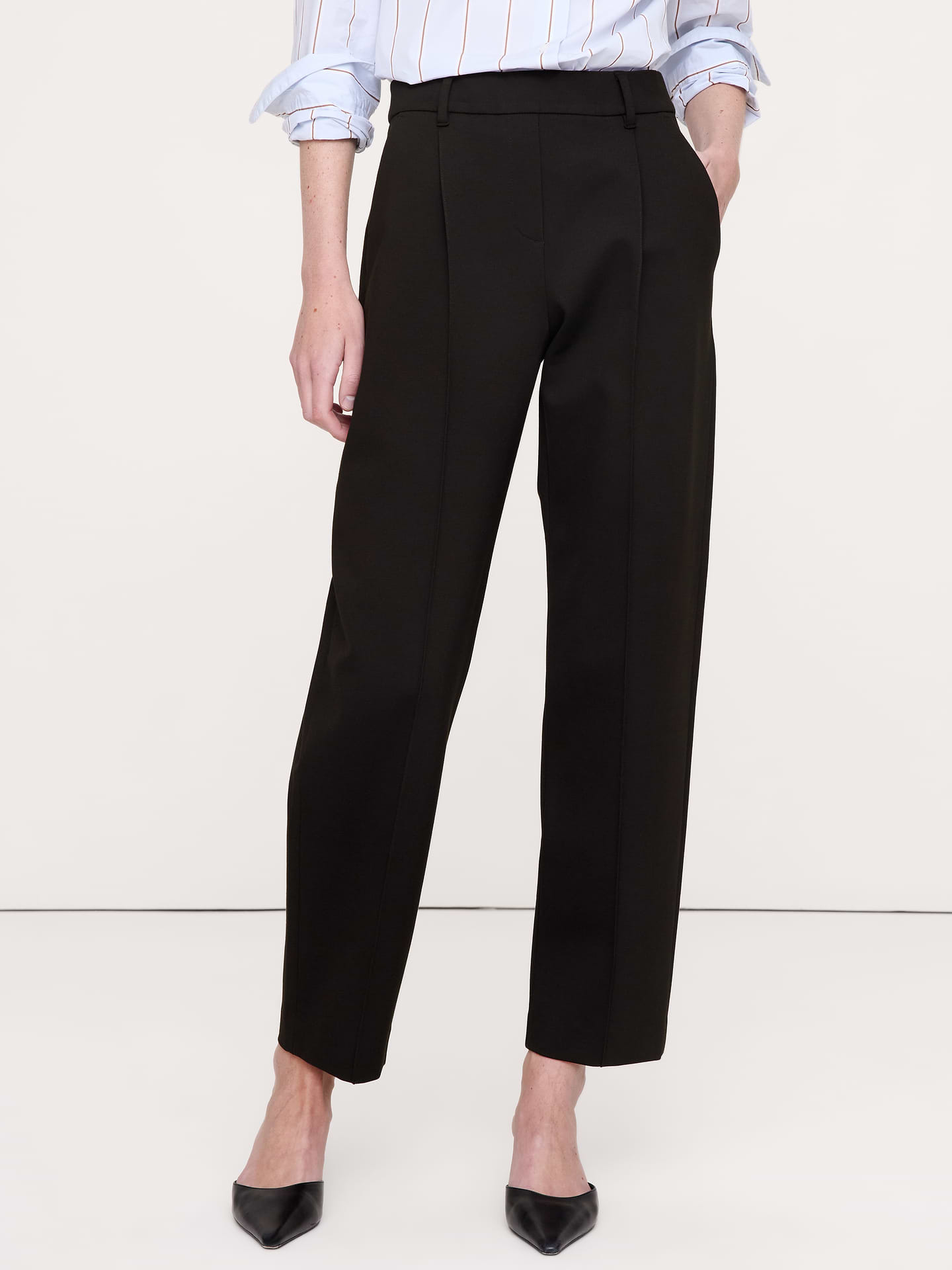 L'image numéro 3 présente Pantalon à taille haute extensible, jambe fuselée, en tricot point de Rome fluide