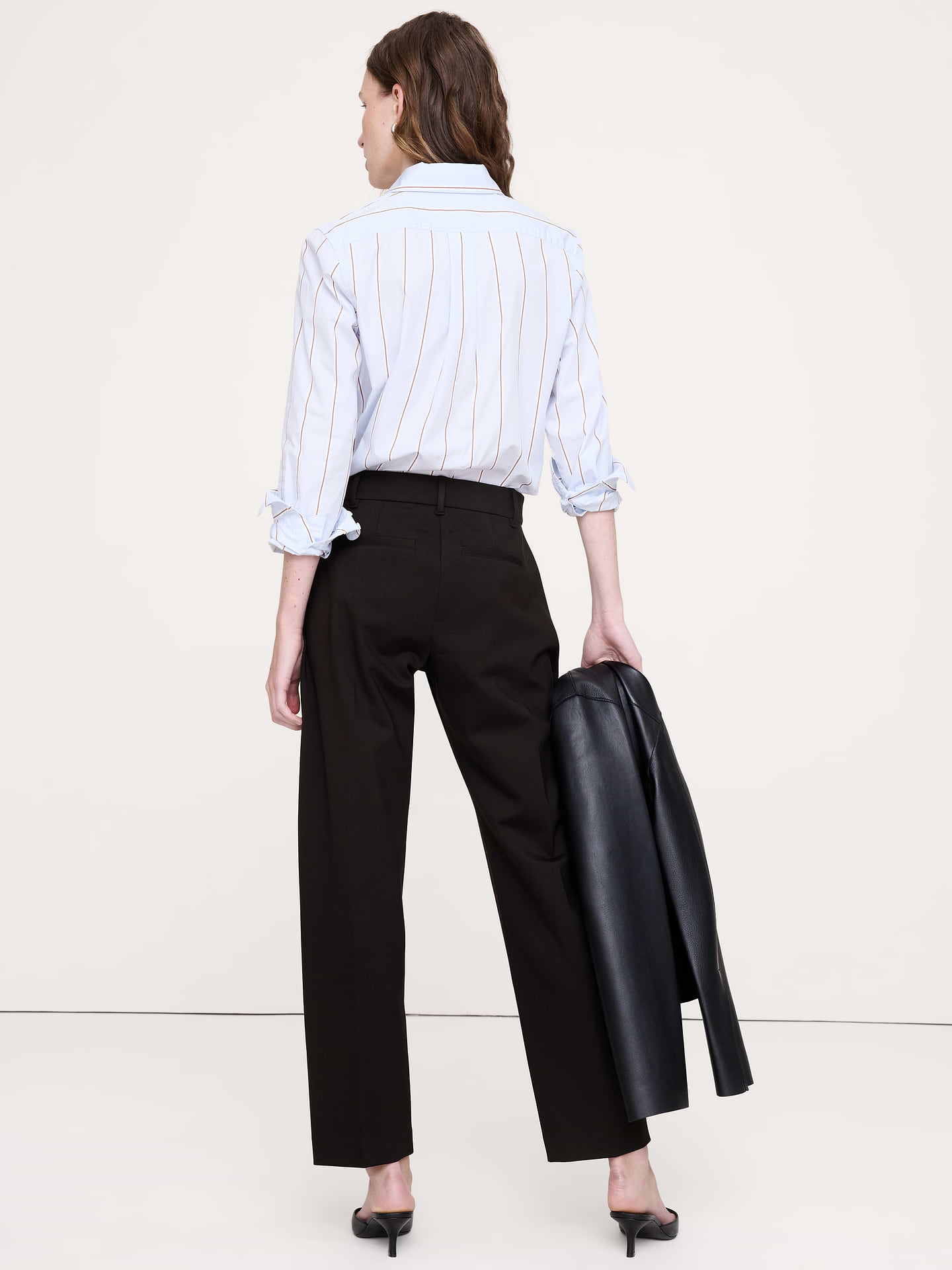 L'image numéro 2 présente Pantalon à taille haute extensible, jambe fuselée, en tricot point de Rome fluide
