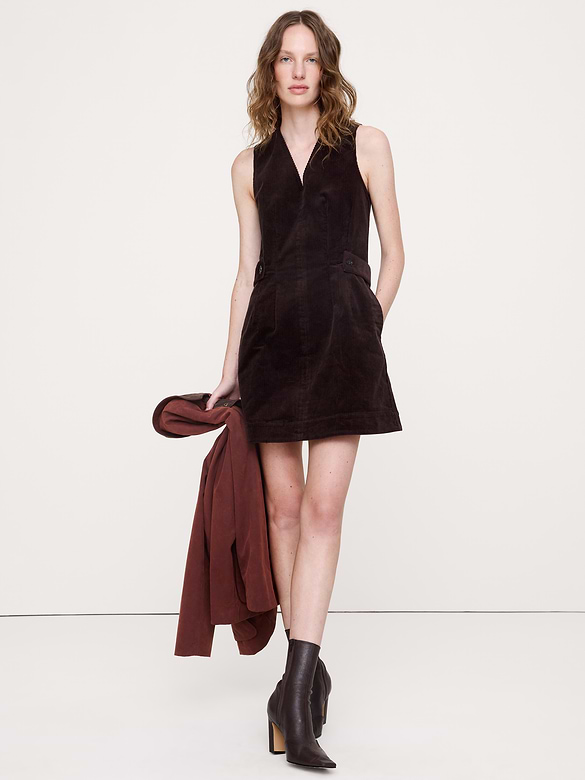 Robe courte en velours côtelé à boutons sur le côté