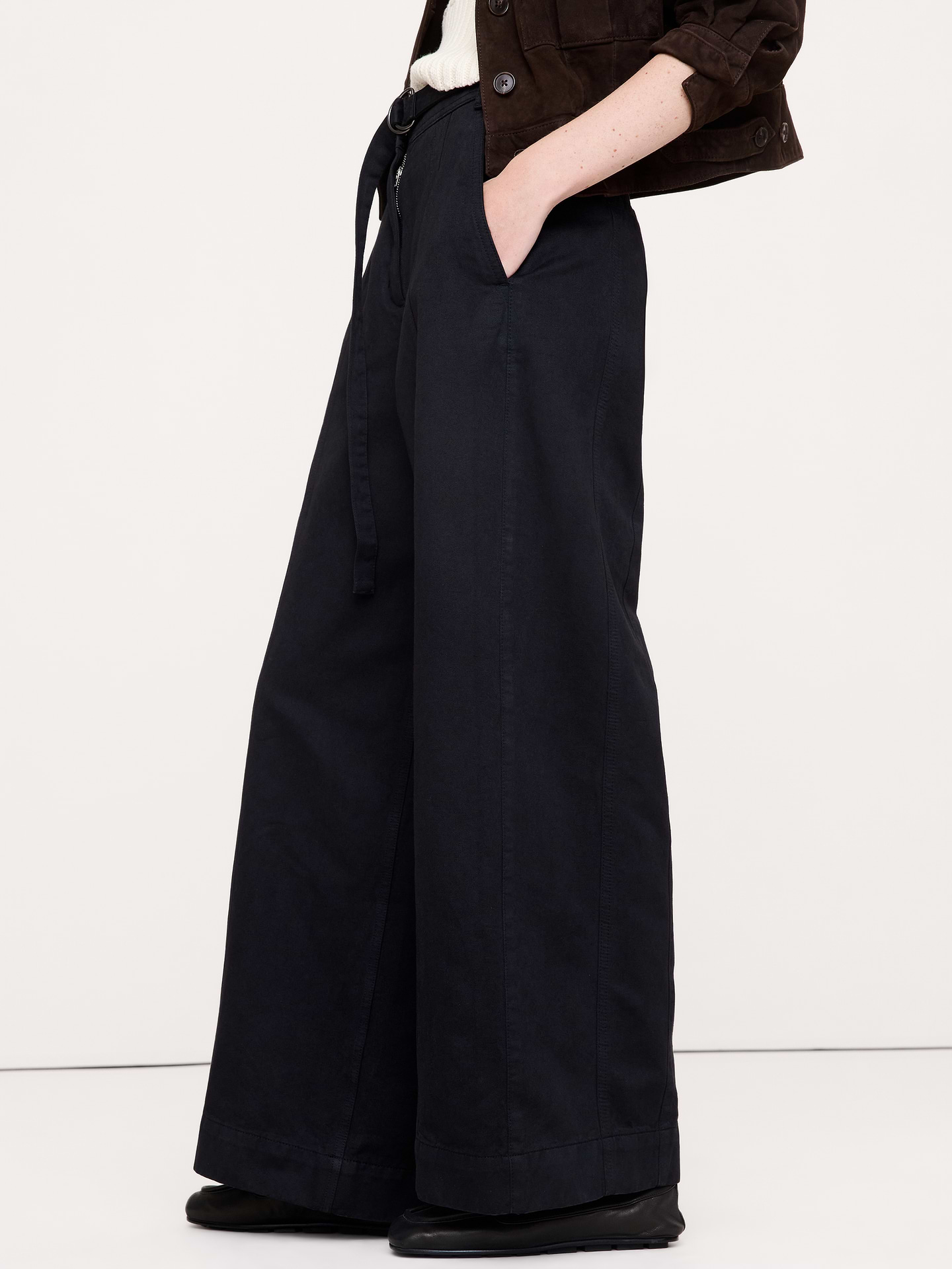 L'image numéro 4 présente Pantalon utilitaire à jambe large et taille haute