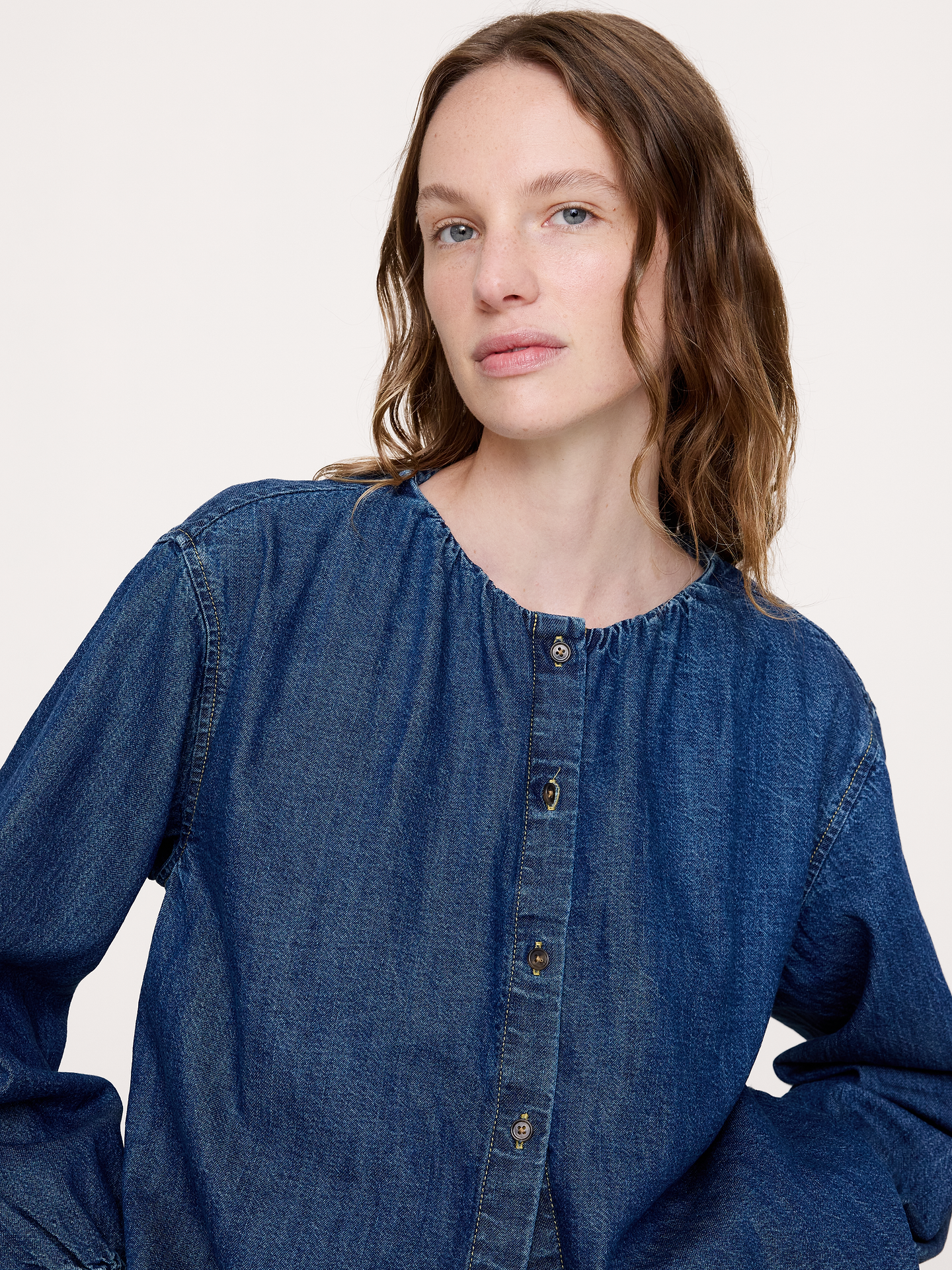 L'image numéro 3 présente Haut à manches bouffantes en denim