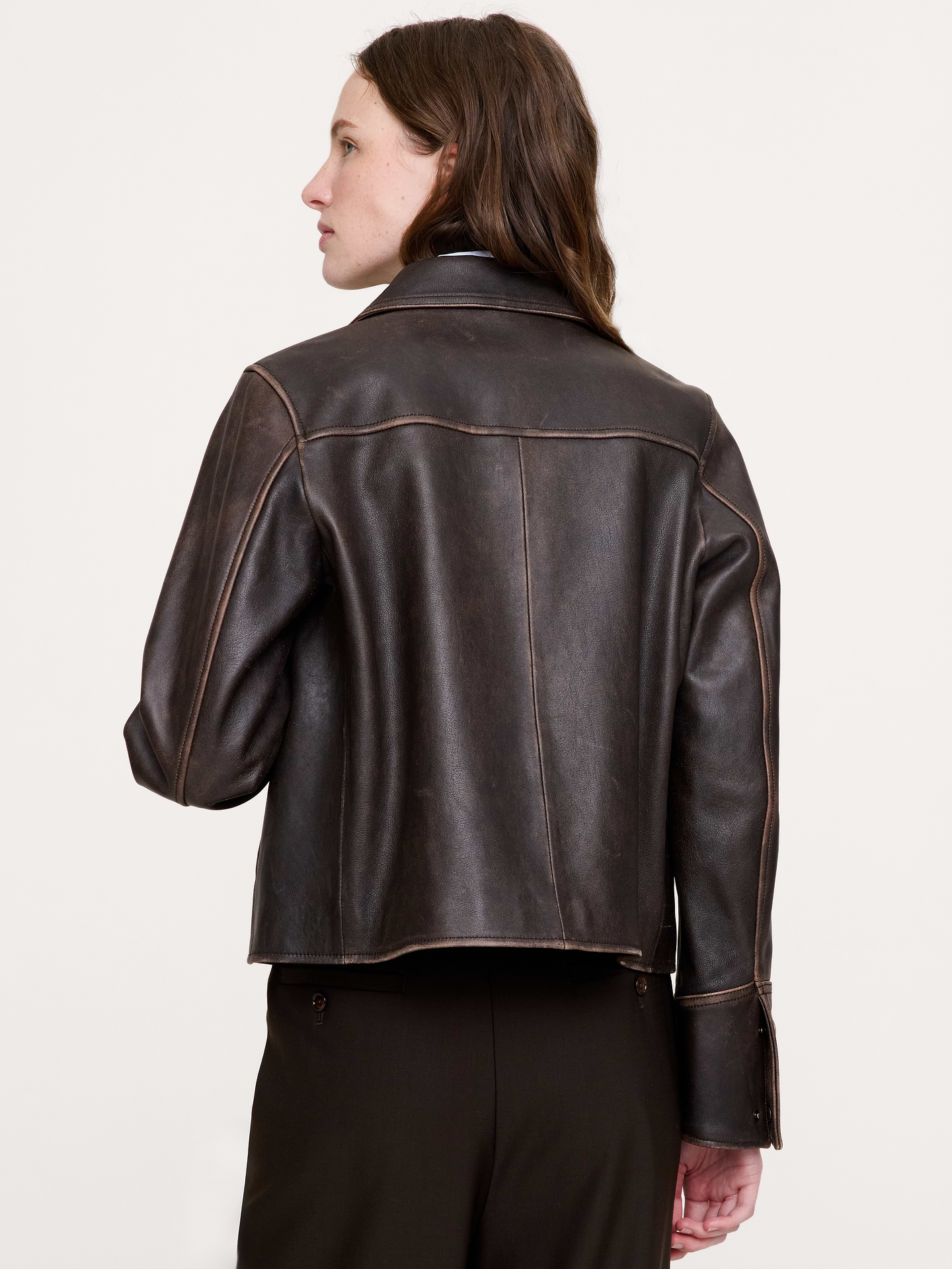 L'image numéro 3 présente Veste en cuir d’aspect usé