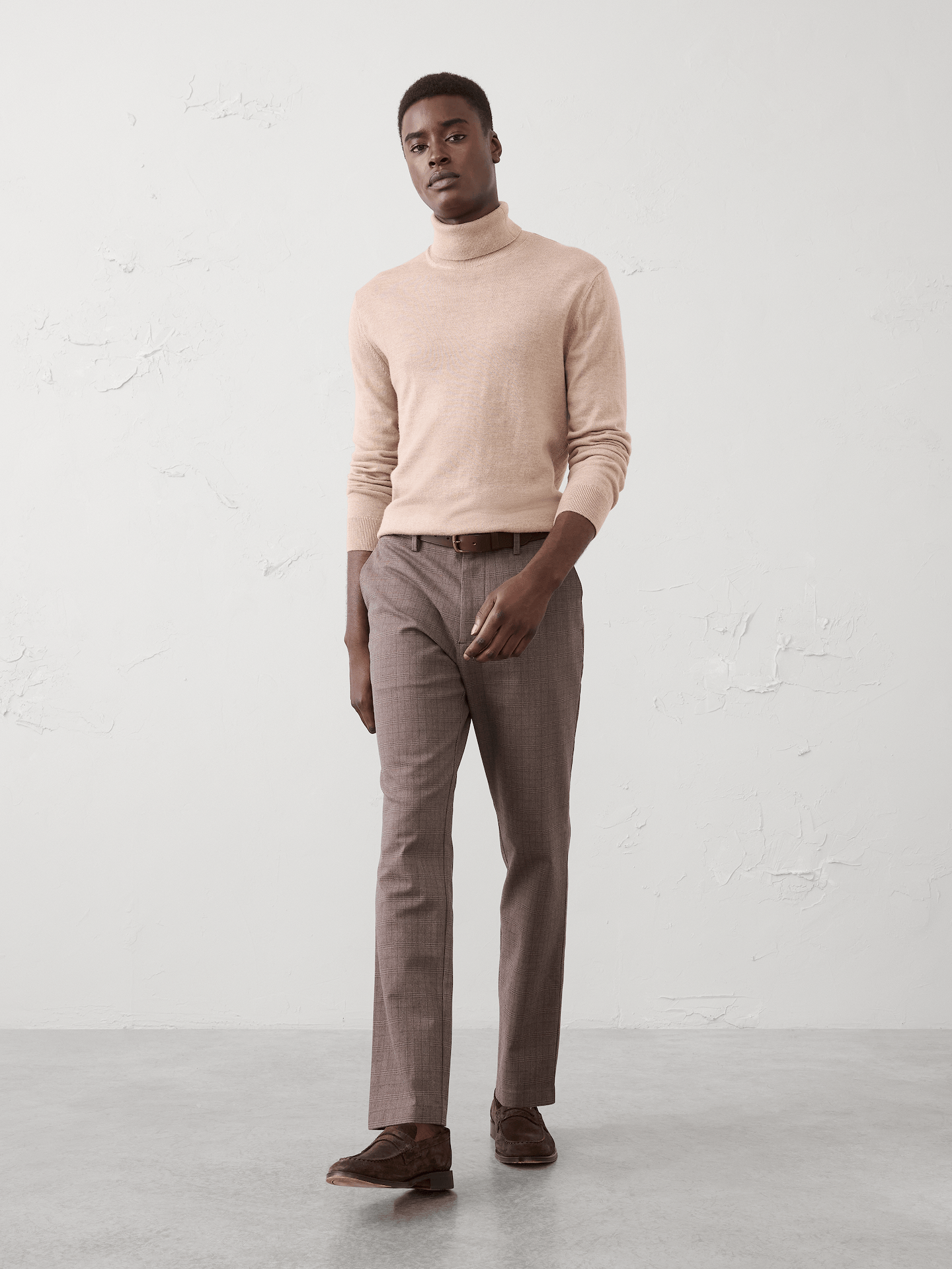 Image 1 of 4, Our signature patterned pant returns with updated seasonal prints in versatile colorways designed for a variety of occasions., Extended button closure with zip fly. Belt loops., Off-seam front pockets. Welt buttoned back pockets., Soft trouser crease., Made exclusively for Banana Republic Factory., Product #1175844