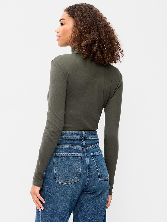 Slim-Fit Ribbed Turtleneck