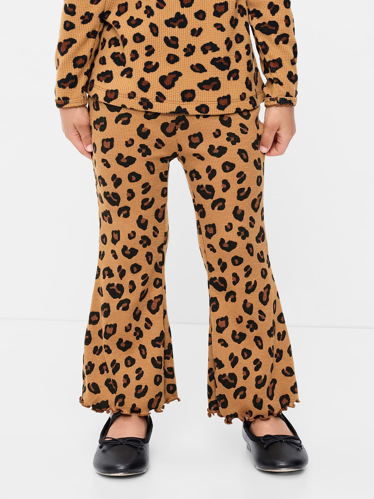L'image numéro 2 présente Legging évasé côtelé à motif pour toute-petite
