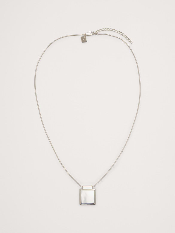 Collier à pendentif carré