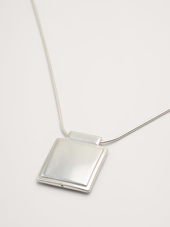 Collier à pendentif carré