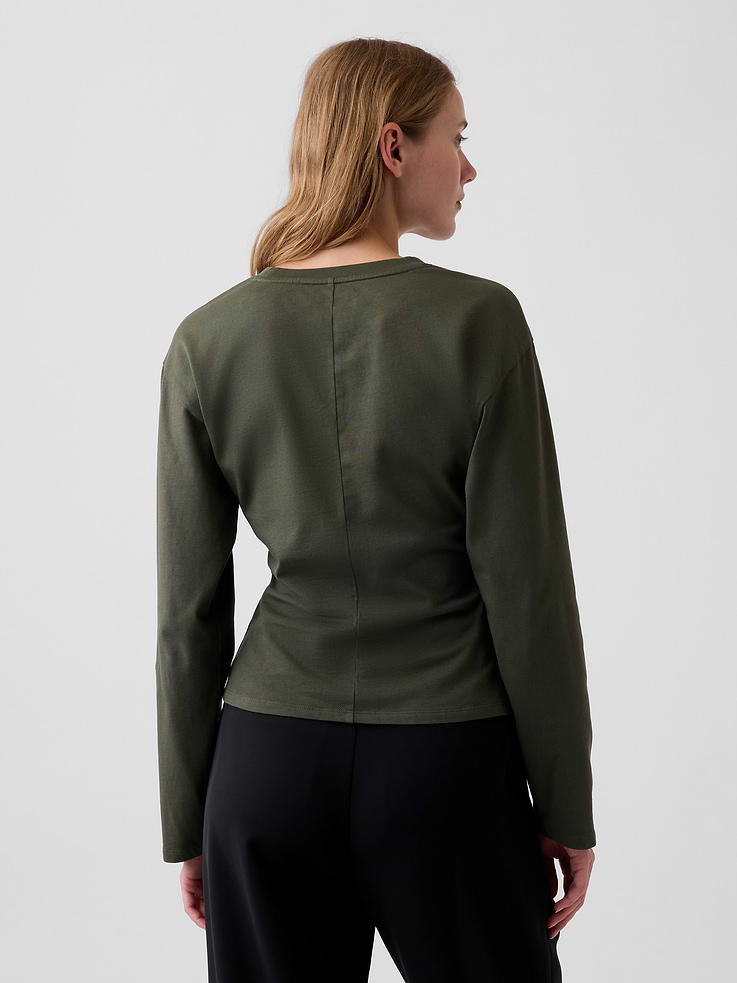 L'image numéro 3 présente T-shirt en tricot à taille ajustée