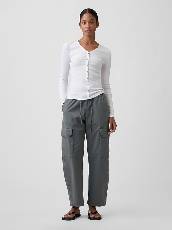 Fitted Ribbed V-Neck Top