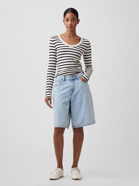 Modern Ribbed V-Neck T-Shirt