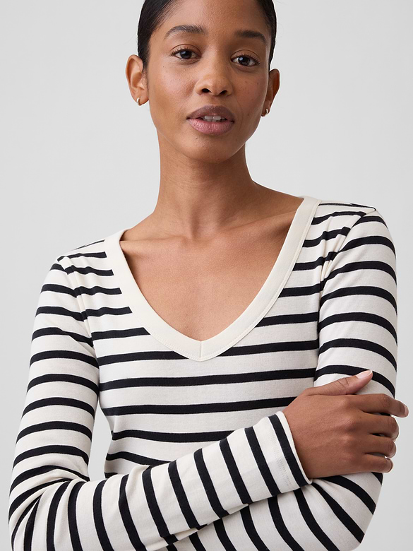 Modern Ribbed V-Neck T-Shirt
