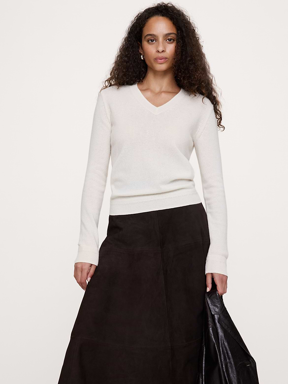 Lightweight Cashmere V-Neck Sweater
