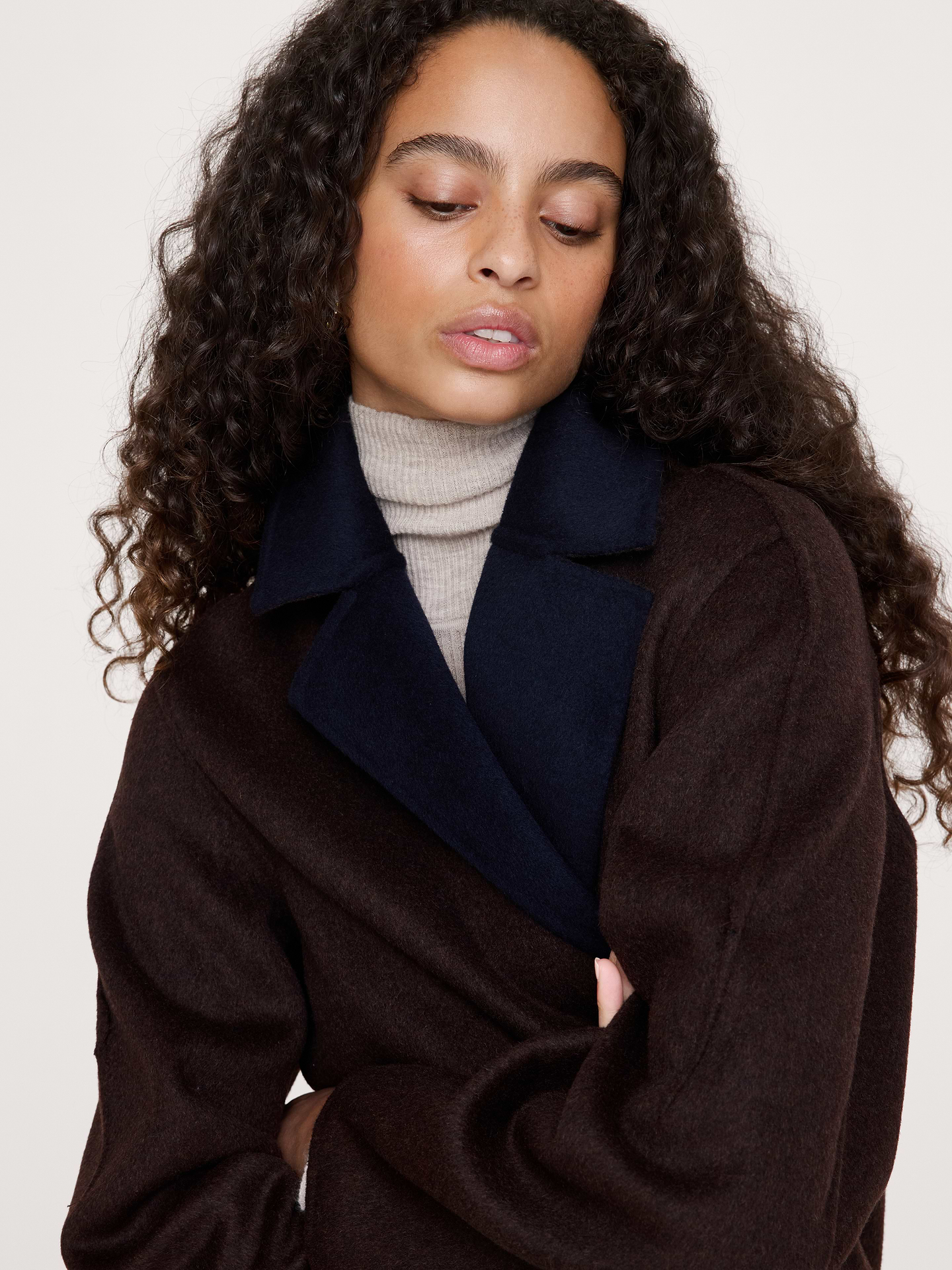 L'image numéro 4 présente Manteau en tissu double face