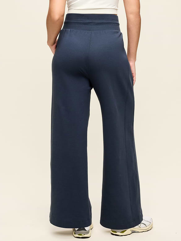Extra High-Waisted Dynamic Fleece Wide-Leg Sweatpants