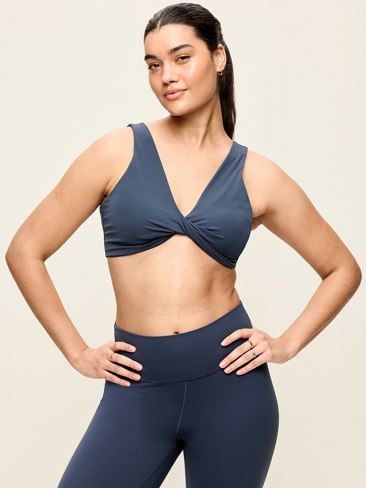 Image 3 of 8, Light Support StudioSmooth Twist-Front Sports Bra