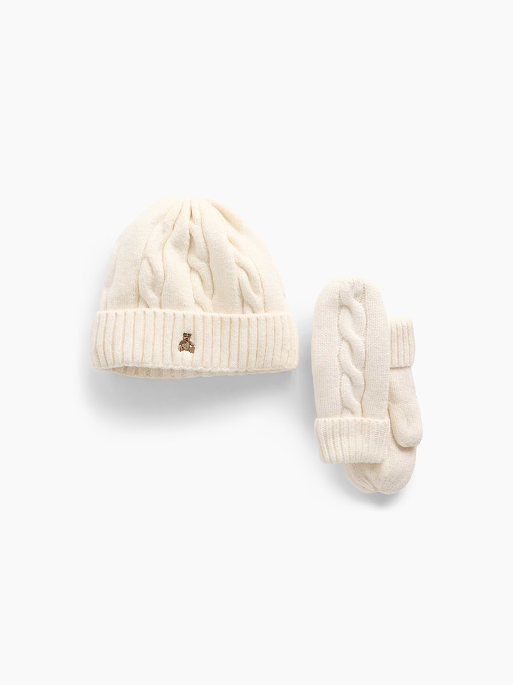 Image 1 de 1, Tricot torsadé doux et extensible., Ourlet côtelé., Ourson Brannan brodé sur le bonnet., Mitaines doublées de molleton., Fait de polyester recyclé à 32 %. Comparativement aux matières vierges, l’utilisation de matières recyclées permet de réduire l’utilisation des ressources et le gaspillage., Produit #914997