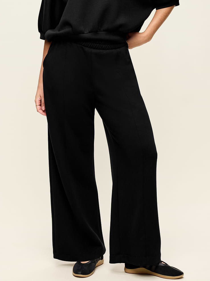 Image number 7 showing, High-Waisted Bounce Fleece Wide-Leg Sweatpants