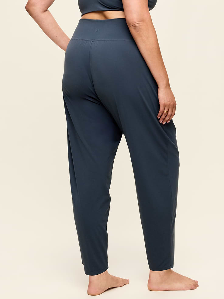 Image number 10 showing, High-Waisted StudioSmooth Jogger