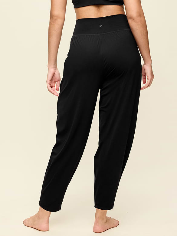 High-Waisted StudioSmooth Jogger