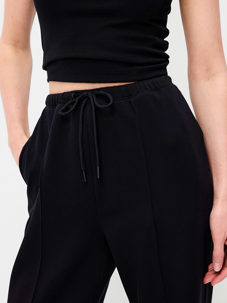 L'image numéro 5 présente Pantalon cargo à taille mi-basse et jambe large en Molleton dynamique texturé