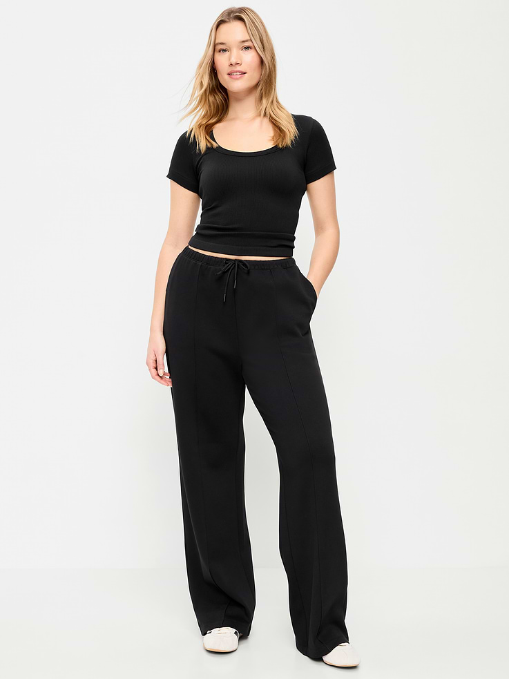 L'image numéro 6 présente Pantalon cargo à taille mi-basse et jambe large en Molleton dynamique texturé