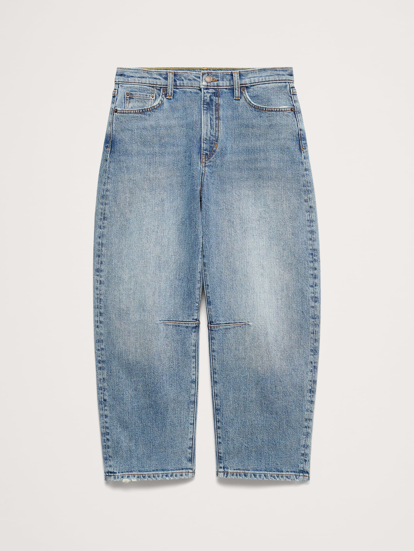 L'image numéro 5 présente Jean court coupe baril taille mi-basse