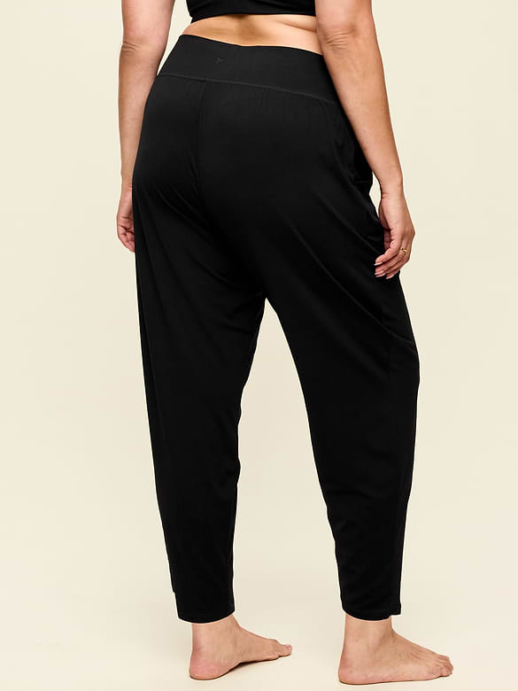 High-Waisted StudioSmooth Jogger