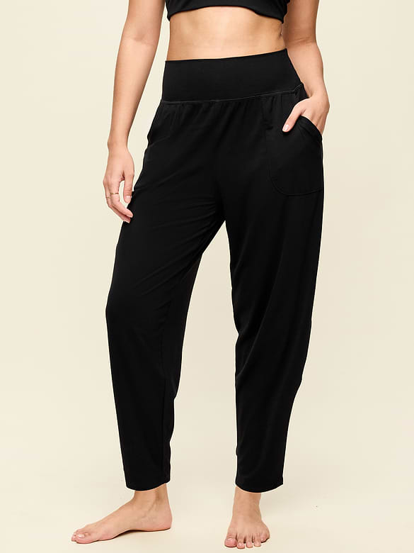 High-Waisted StudioSmooth Jogger